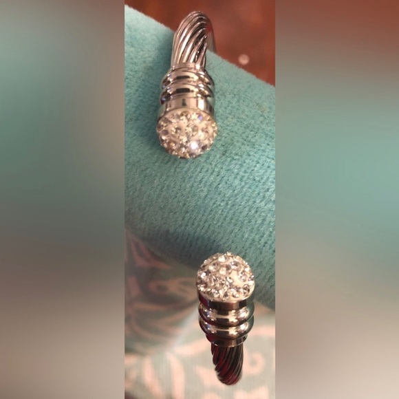 Twisted Silvertone Bracelet with Crystal Accents 7 1/2” NEW! - Picture 3 of 4